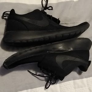 Nike Blackout Roshe